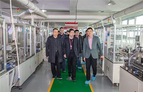 市長(zhǎng)方暉參觀車間